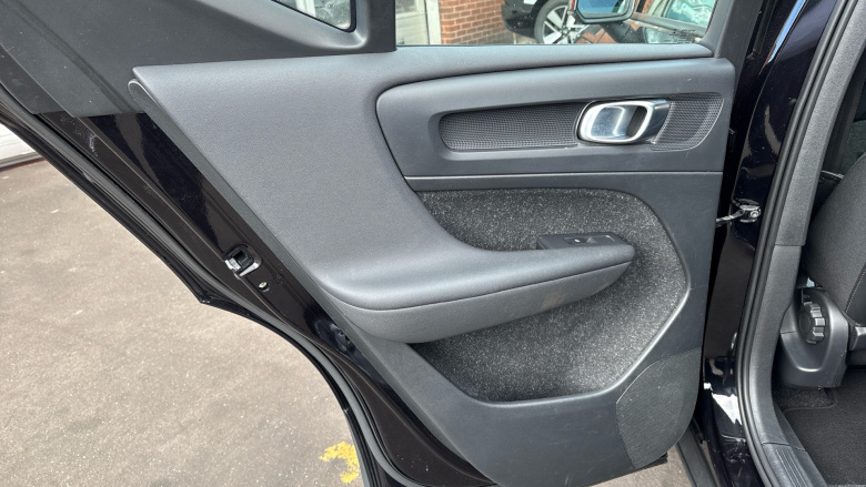 Volvo Xc40 2.0 T4 Momentum 5dr AWD Geartronic Petrol Estate